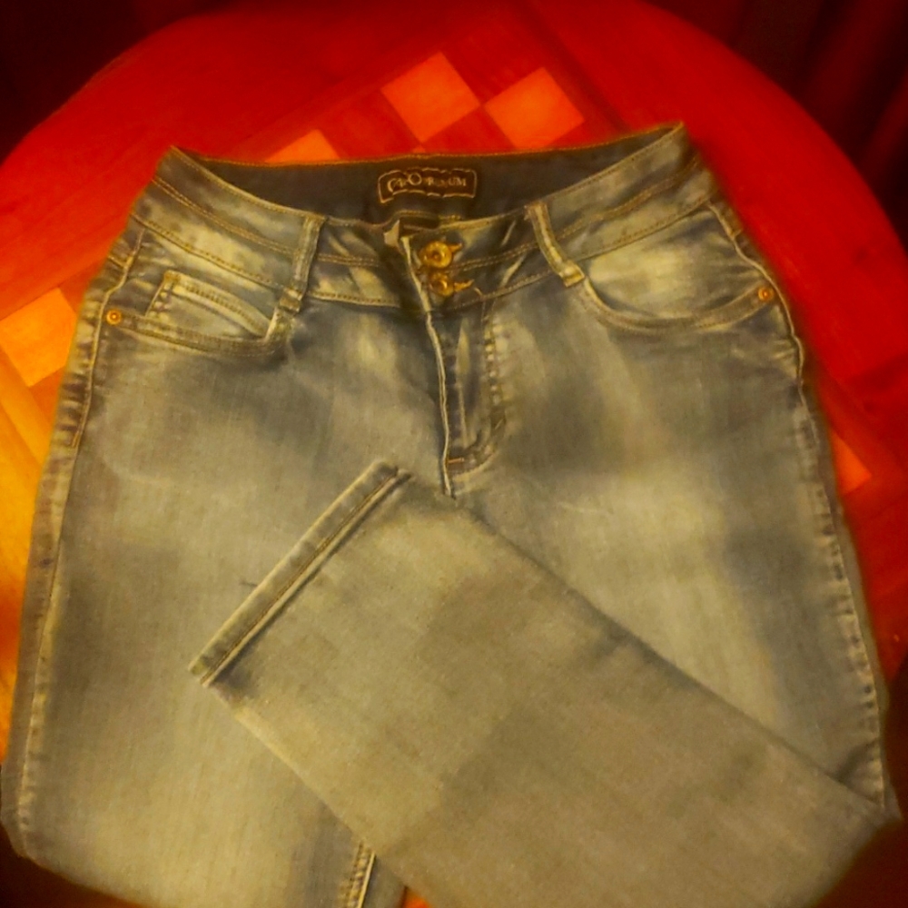 Women's Cato Premium  blue jean capris  size  6.